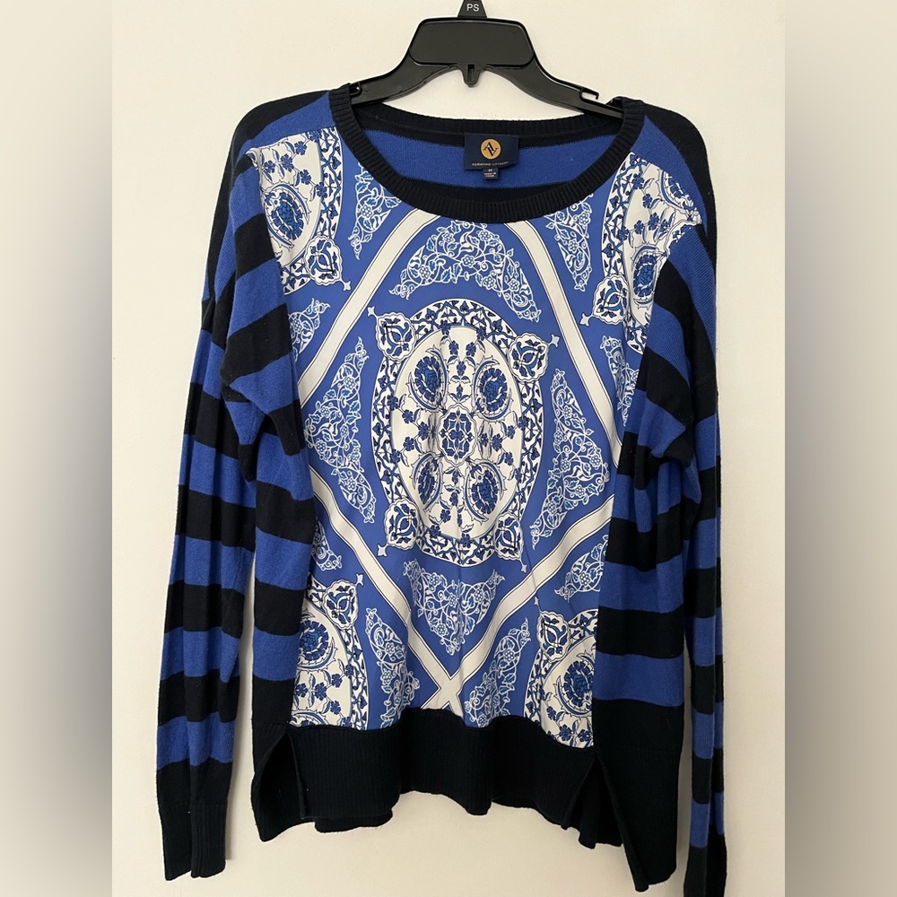Adrienne Vittadini long sleeve sweater size medium